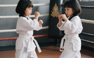 短剧《双胞胎萌娃攻略离婚爸妈（42集）》短剧免费高清在线播放