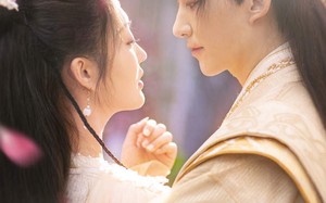 短剧《医见钟情，奈何陛下偏要宠我（80集）》短剧免费全集在线速览