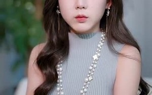 短剧《一觉醒来全球贬值而我笑出鹅叫 (61集)》爆款短剧无删减在线观