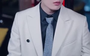 短剧《女扮男装后总裁念念不忘（83集）》超火短剧免费全集观