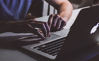 短剧《烬雪染红妆未删减版（82集）》短剧全集高清免费播放