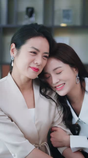 三个女儿把老妈宠翻天（34集）剧好看短剧推荐