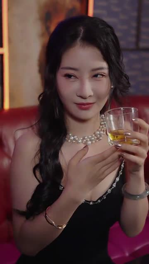 乘风破浪的大小姐(45集) 乘风破浪的大小姐(45集)经典老剧免费看