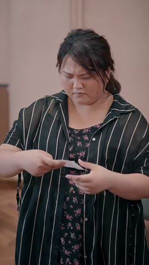 丑女逆袭(33集) 丑女逆袭(33集)短剧有好货推荐