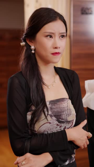 遭了,我被女神包围了(40集) 遭了,我被女神包围了(40集)每天分享短剧