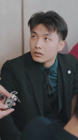 离婚当晚前妻脸被打肿了（60集）好看的短剧推荐