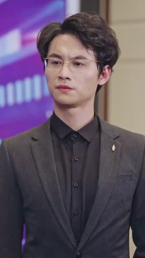 被裁员后我反手把公司收购了(63集) 被裁员后我反手把公司收购了(63集)热门短剧追不停