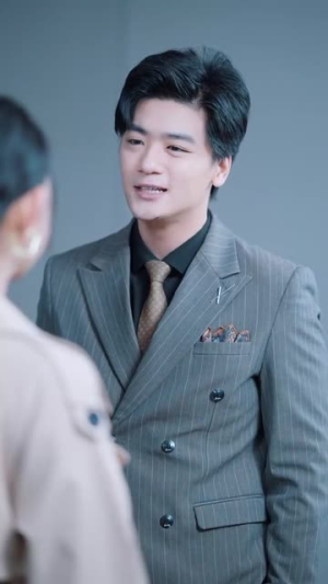 她与鸢尾同绽(31集) 她与鸢尾同绽(31集)推荐热门短剧