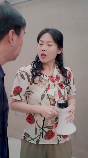 女总裁的回乡大作战(80集) 女总裁的回乡大作战(80集)第一集