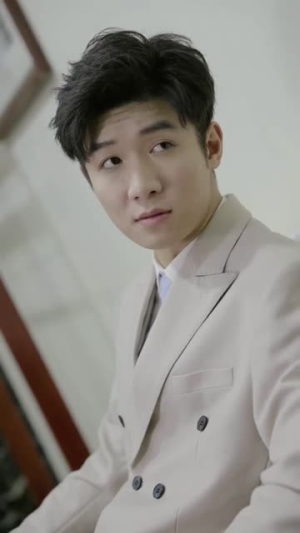 天降财迷小娇妻(99集) 天降财迷小娇妻(99集)温柔追捕短剧