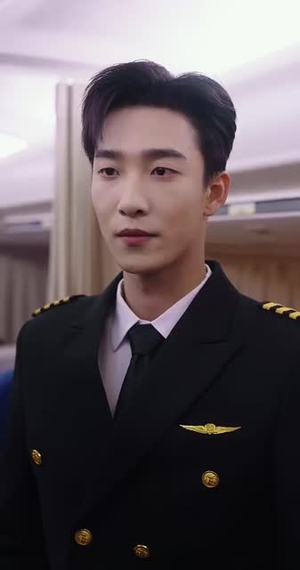 在万米高空放弃爱过的他(82集) 在万米高空放弃爱过的他(82集)这部短剧太好看