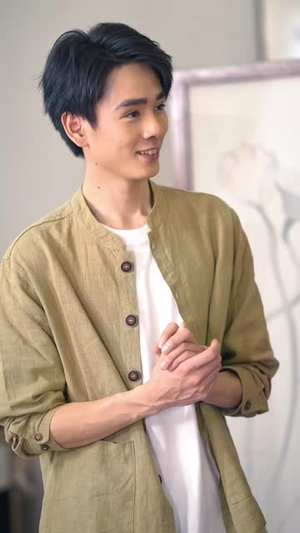 双界倒爷之女帝是我网友(60集) 双界倒爷之女帝是我网友(60集)精彩的网络短剧