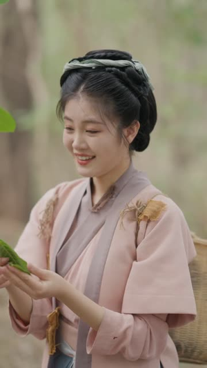 灾荒年小农女有满仓鱼肉 (95集) 灾荒年小农女有满仓鱼肉 (95集) 最火的短剧