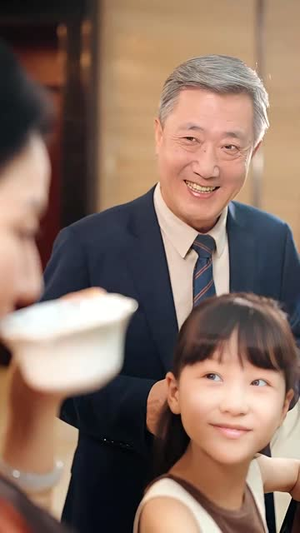 萌宝告状农民工爹地是战神 (60集) 萌宝告状农民工爹地是战神 (60集) 完整版免费观看