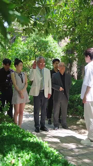 开局抽奖被姐姐们宠上天 (80集) 开局抽奖被姐姐们宠上天 (80集)直接看到大结局