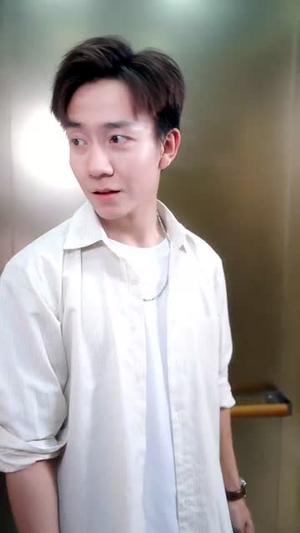 穿到攻略女神游戏我满级 (58集)在线免费观看