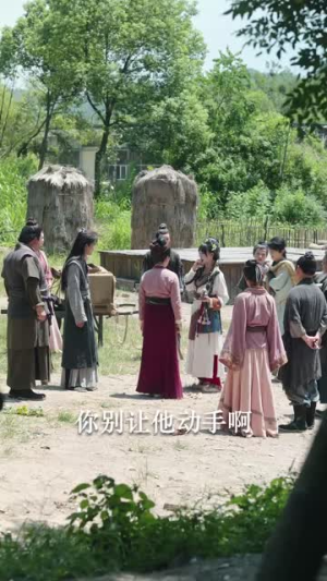 逃荒路上靠我用空间喂饱全家(70集) 逃荒路上靠我用空间喂饱全家(70集)精彩的网络短剧