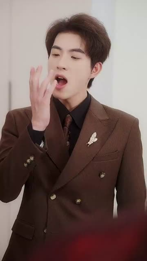 先抱美人归再掌天下财(61集) 先抱美人归再掌天下财(61集)一口气追完短剧