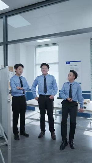 兄弟收手吧外面全是警察 (80集) 兄弟收手吧外面全是警察 (80集) 小短剧抢先看